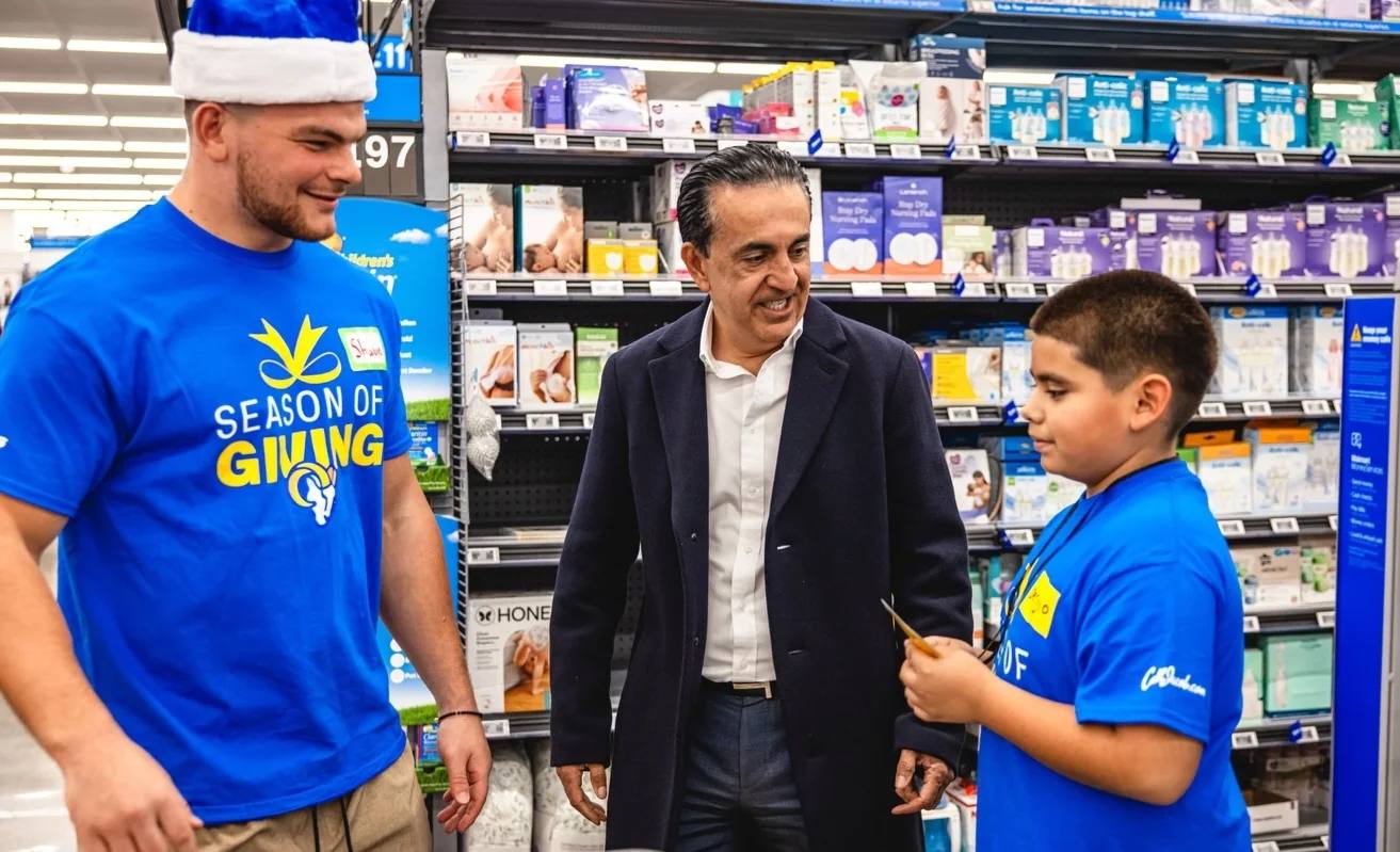 Jacob Emrani Joins the Los Angeles Rams for Holiday Giving